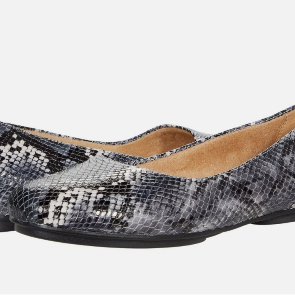 Naturalizer Black and Gray Snakeskin Slippers 7Wide - Picture 1 of 1